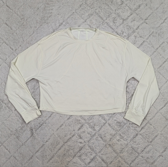 lululemon athletica Tops - Lululemon Shirt Womens 6 White Yellow Muscle Love Long Sleeve Oversized Crop